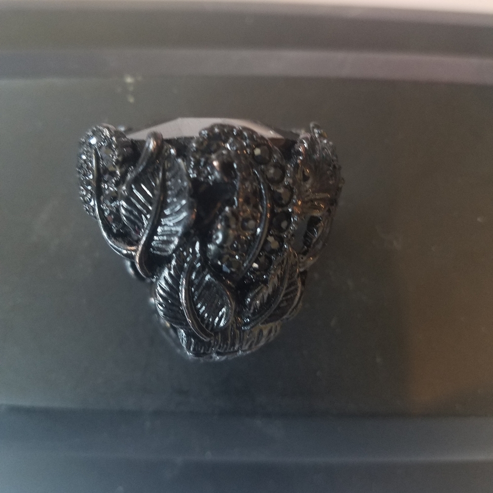 Statement Ring - Picture 3 of 8